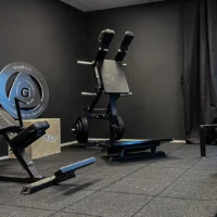 044-gymleco-V-Squat-Plate-Loaded-02