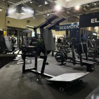 044-gymleco-V-Squat-Plate-Loaded-03